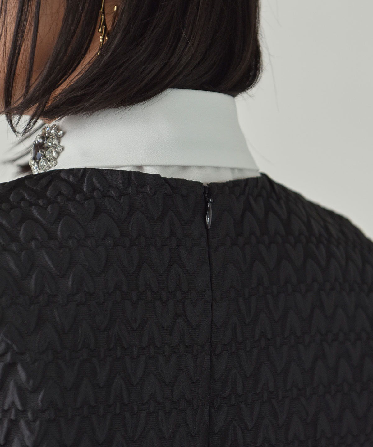 bijou A false collar