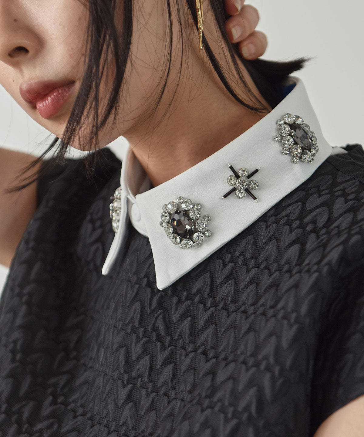 bijou A false collar