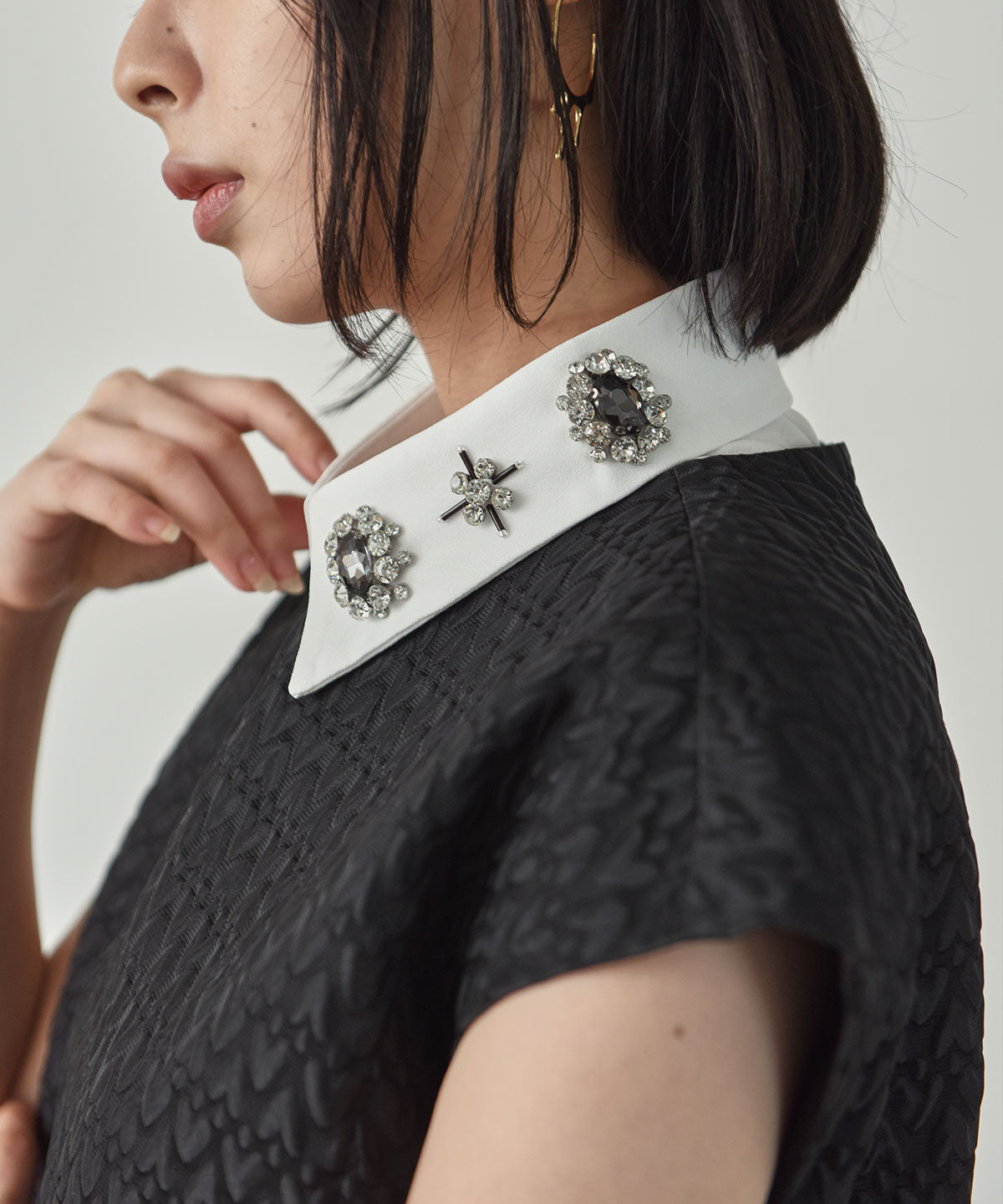 bijou A false collar