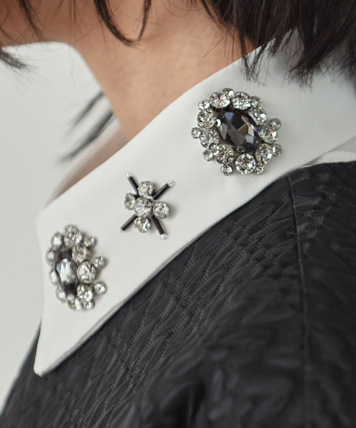 bijou A false collar