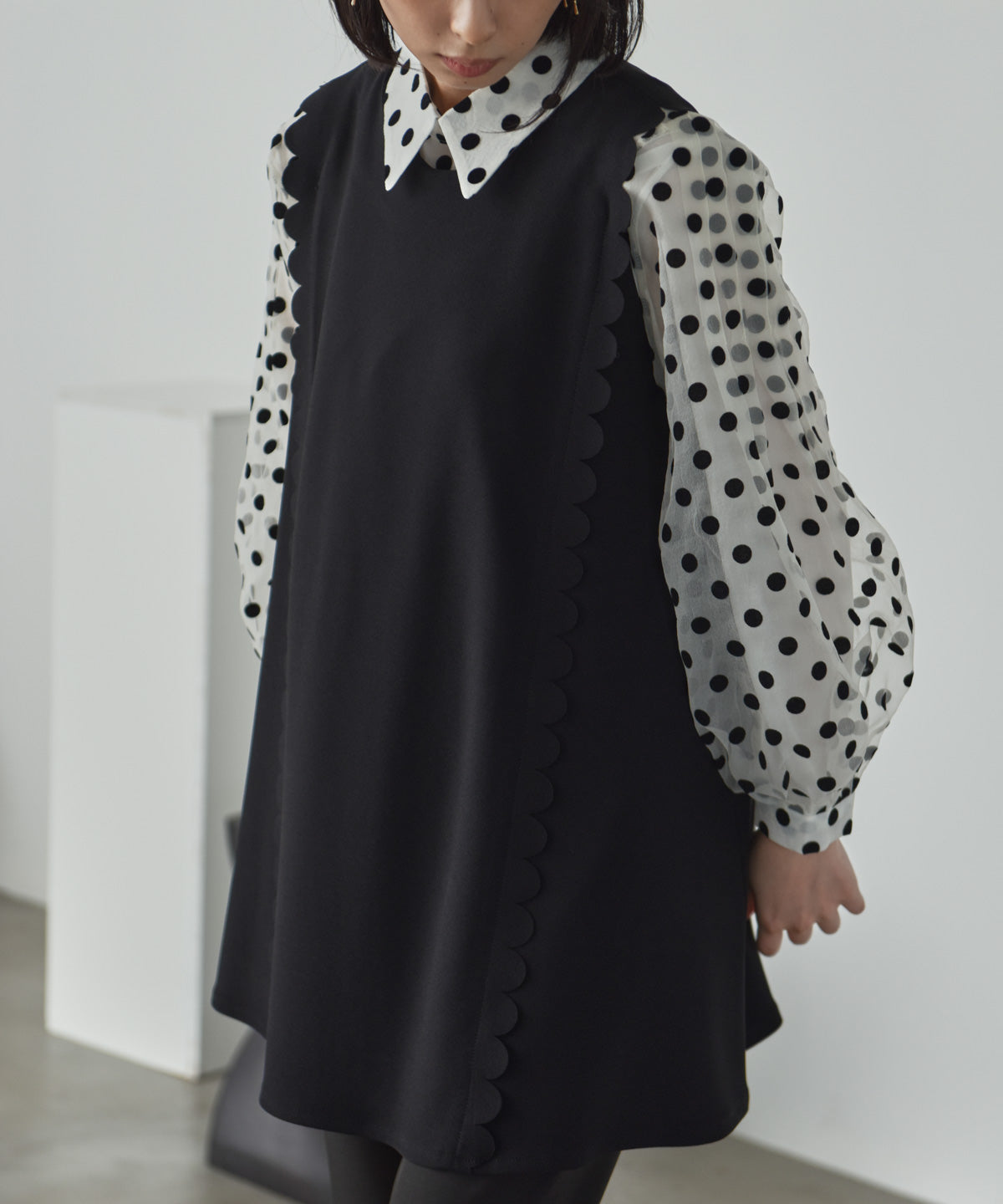 side scalloped vest