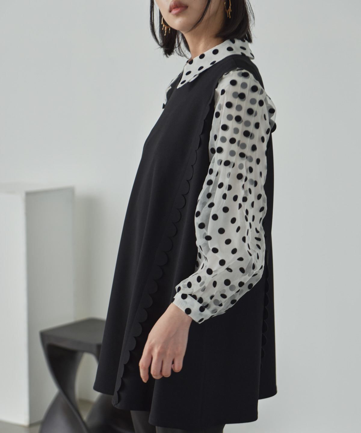 side scalloped vest