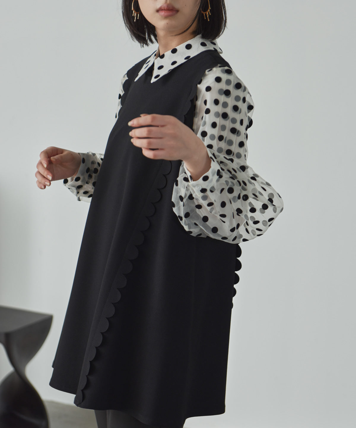 side scalloped vest