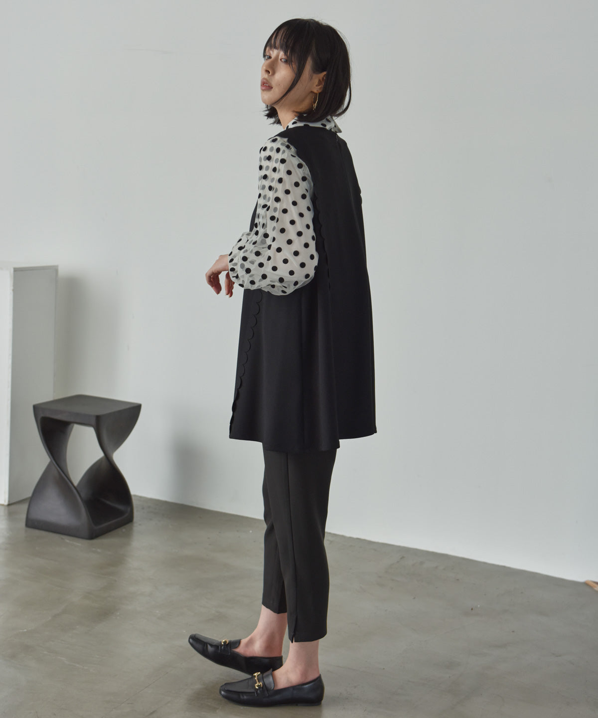 side scalloped vest