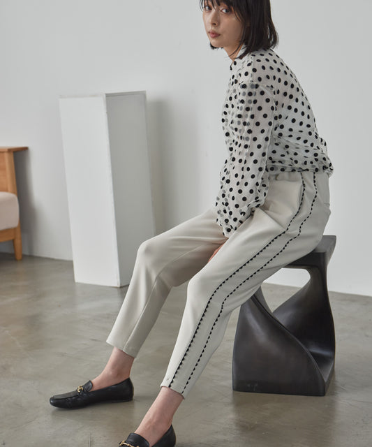 side mini scalloped pants