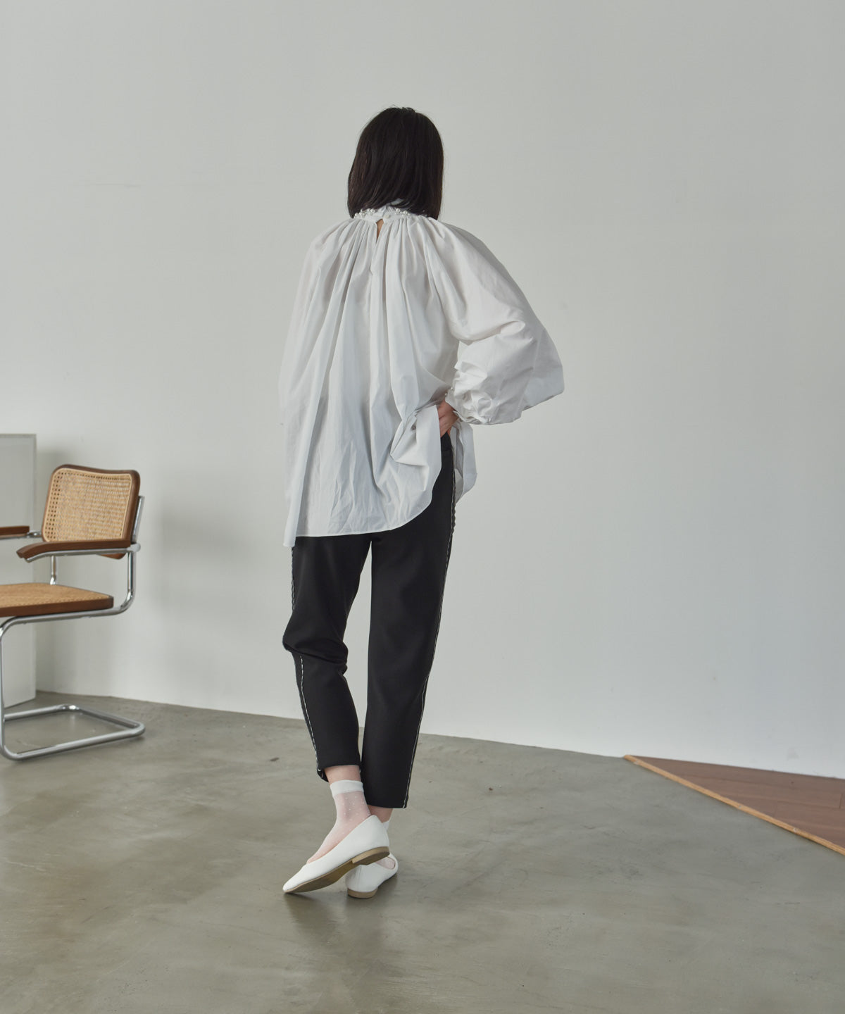 side mini scalloped pants