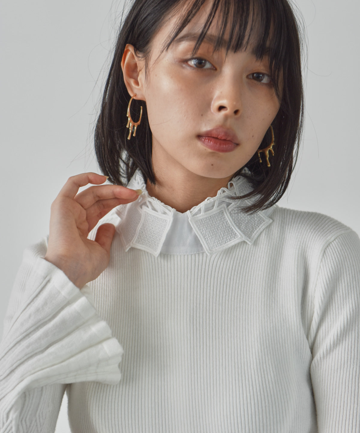 square pattern false collar