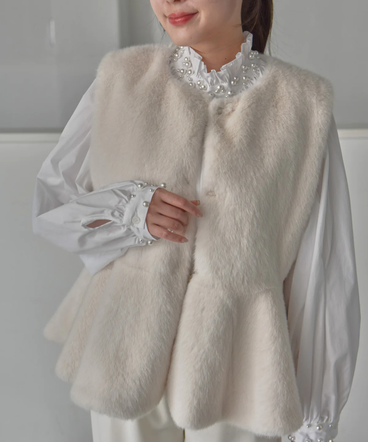 eaphi FLUFFY PEPLUM VEST ベージュ FUR PEPLUM VEST - BIRTHDAY eaphi FLUFFY PEPLUM VEST ベージュ FUR PEPLUM VEST - BIRTHDAY