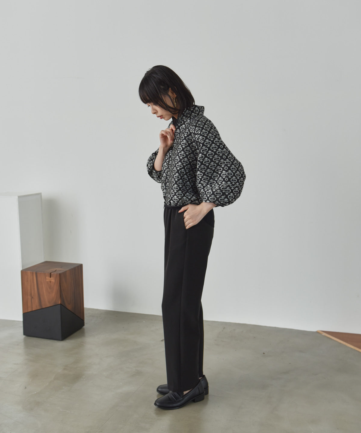 voluminous sleeve jacquard blouson