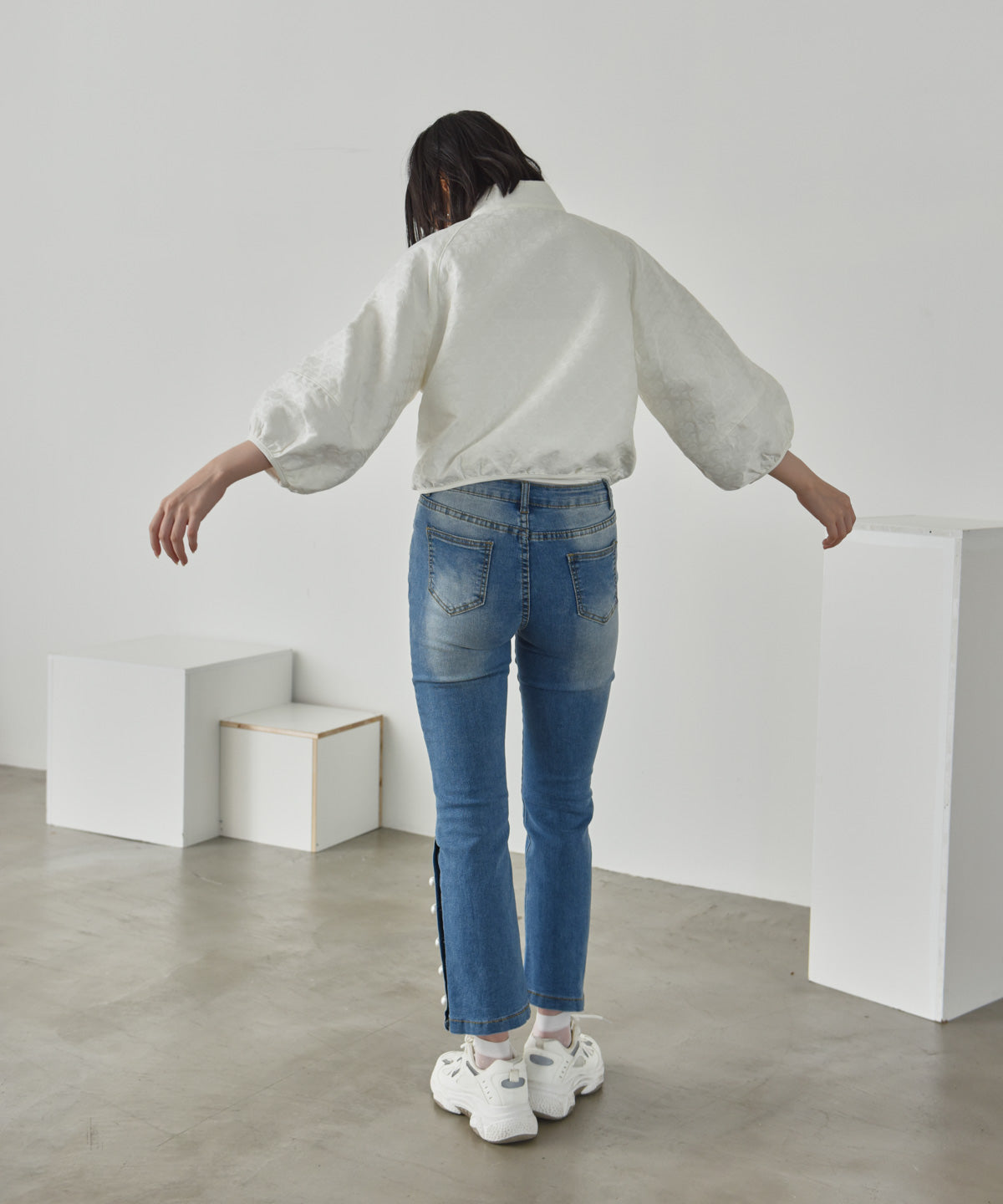 voluminous sleeve jacquard blouson