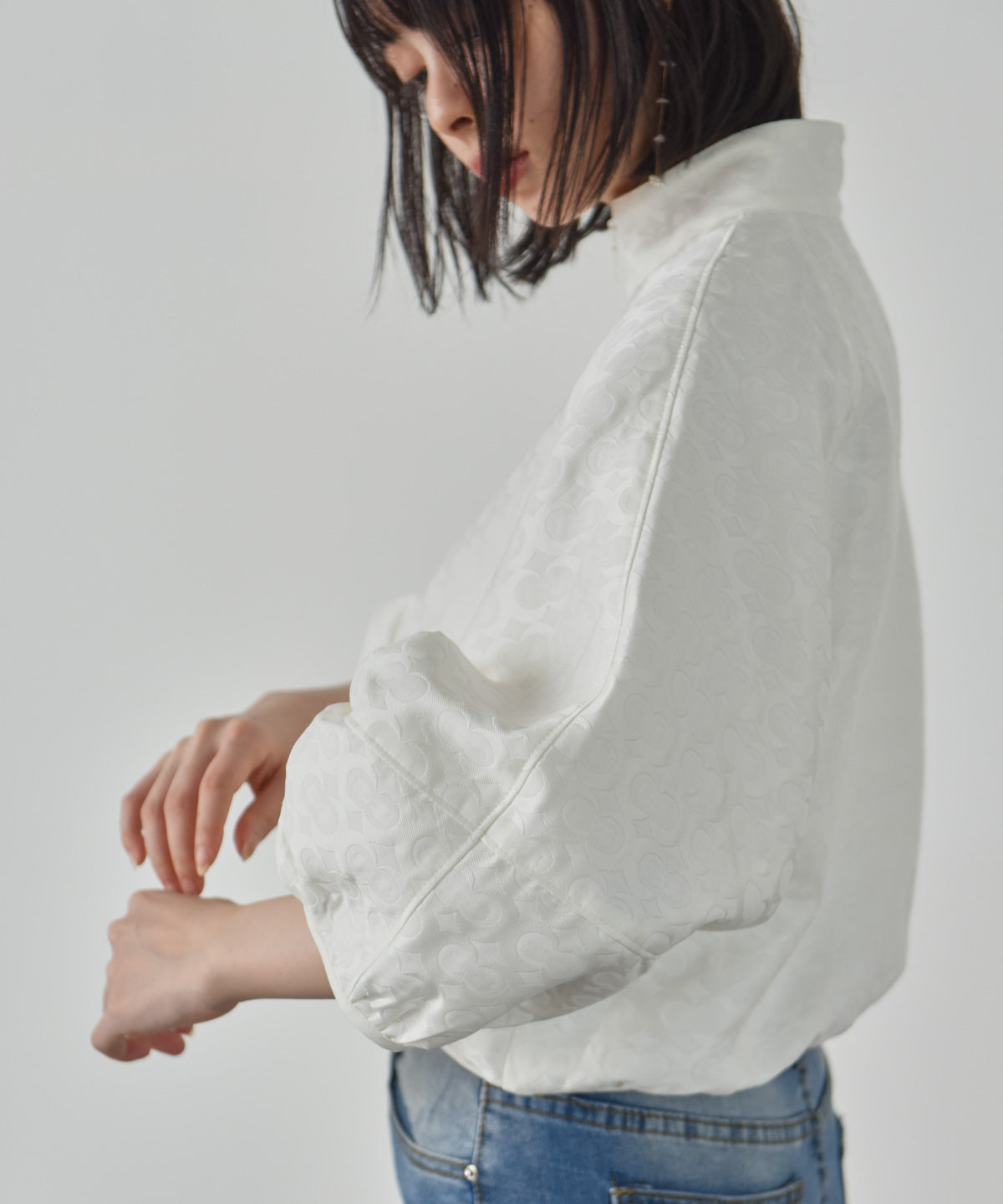 voluminous sleeve jacquard blouson