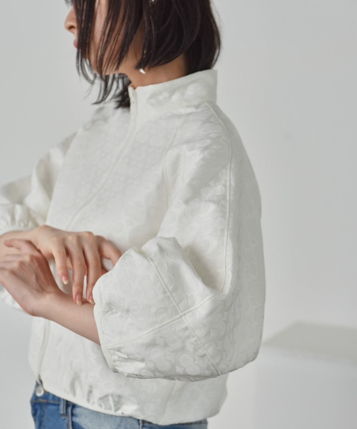 voluminous sleeve jacquard blouson