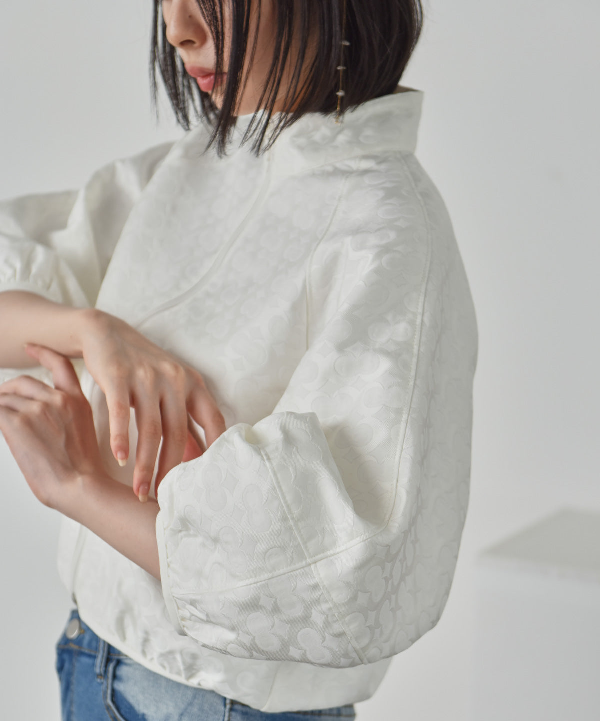 voluminous sleeve jacquard blouson