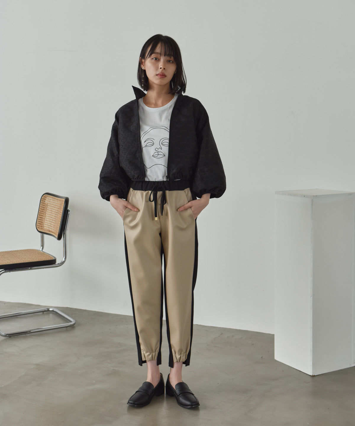 voluminous sleeve jacquard blouson