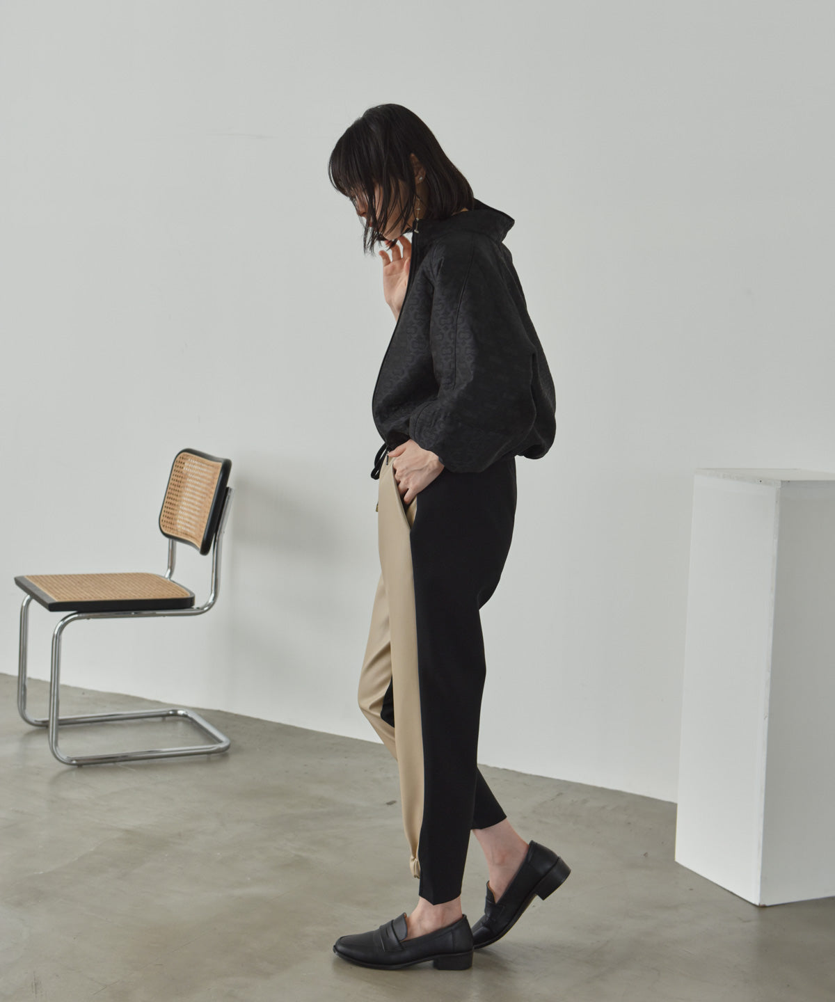 voluminous sleeve jacquard blouson