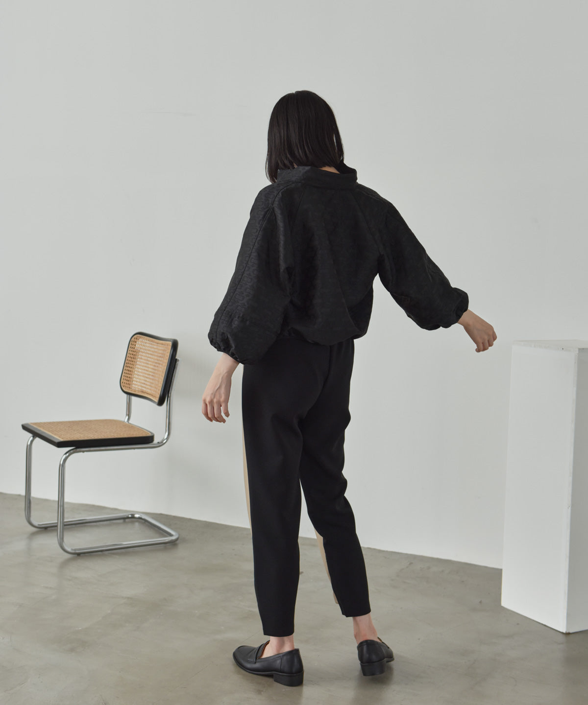 voluminous sleeve jacquard blouson