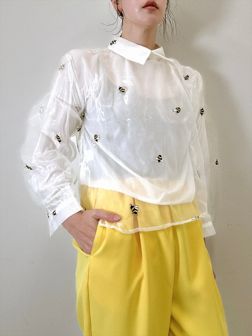 bee pattern blouse