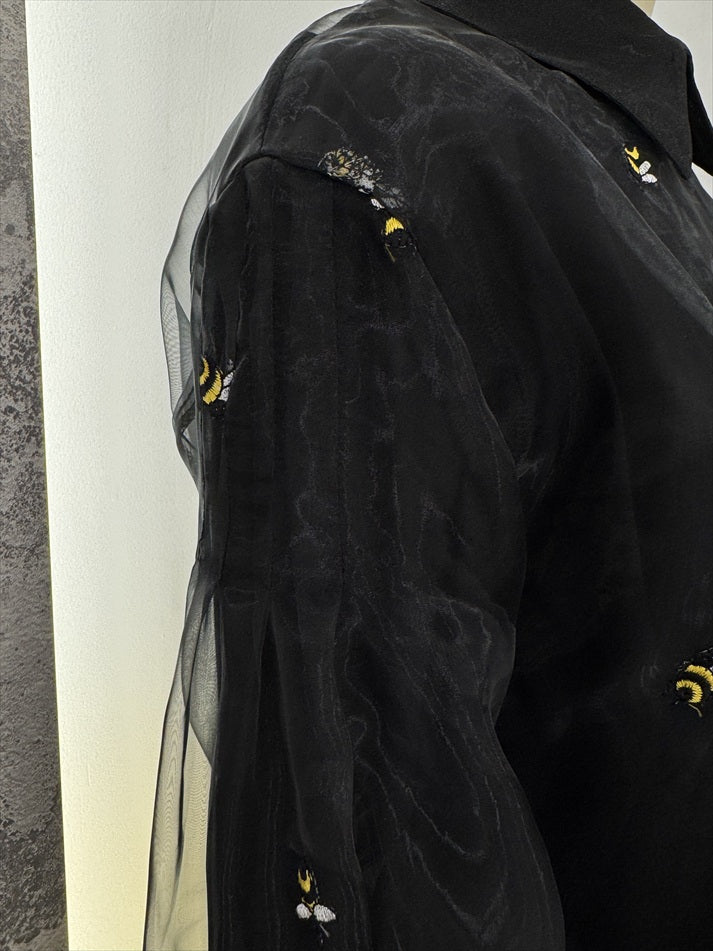 bee pattern blouse
