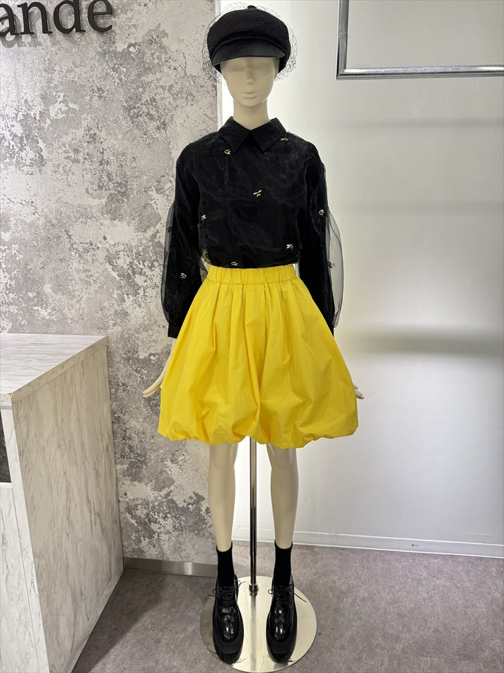 bee pattern blouse