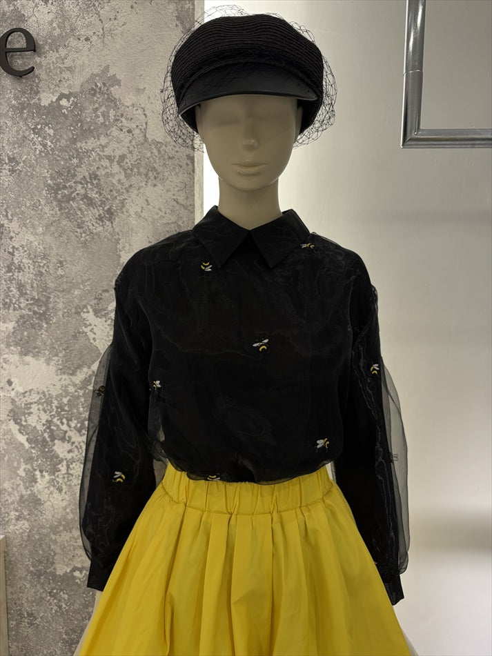 bee pattern blouse