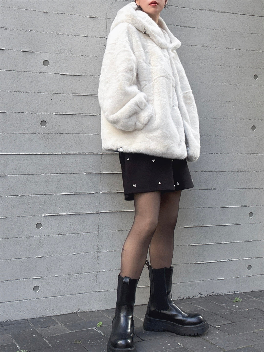 short pants with pearl