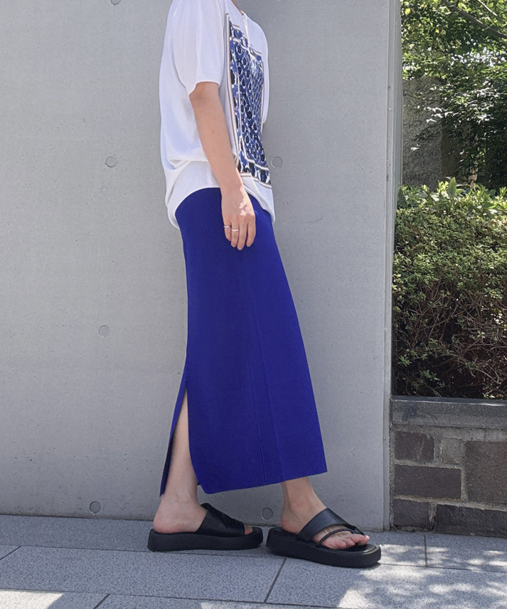 back slit skirt