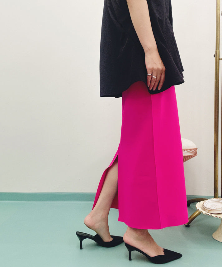 back slit skirt