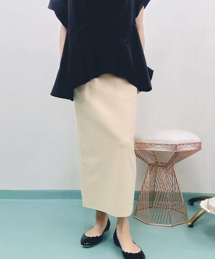 back slit skirt