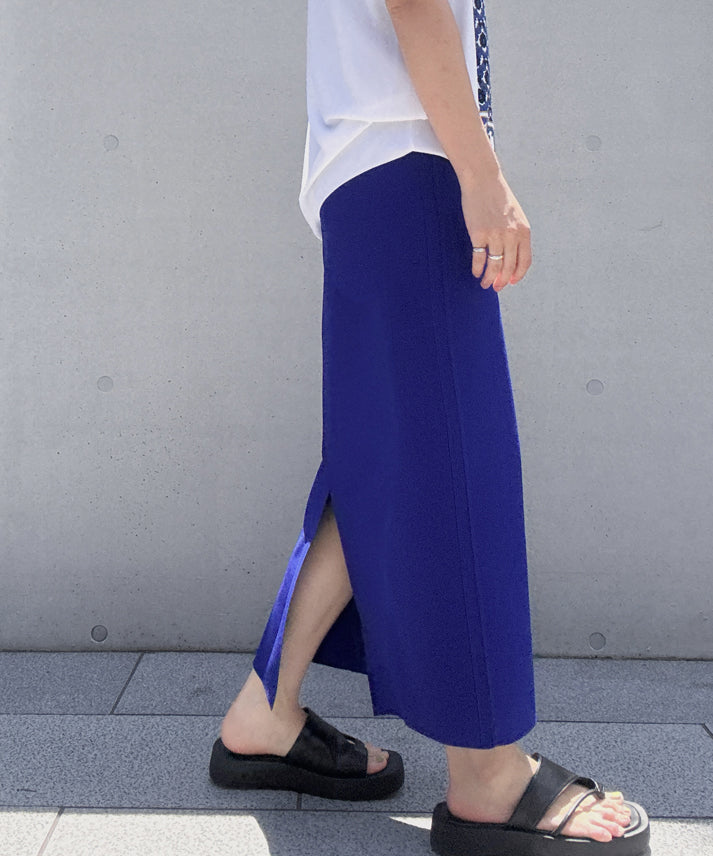 back slit skirt