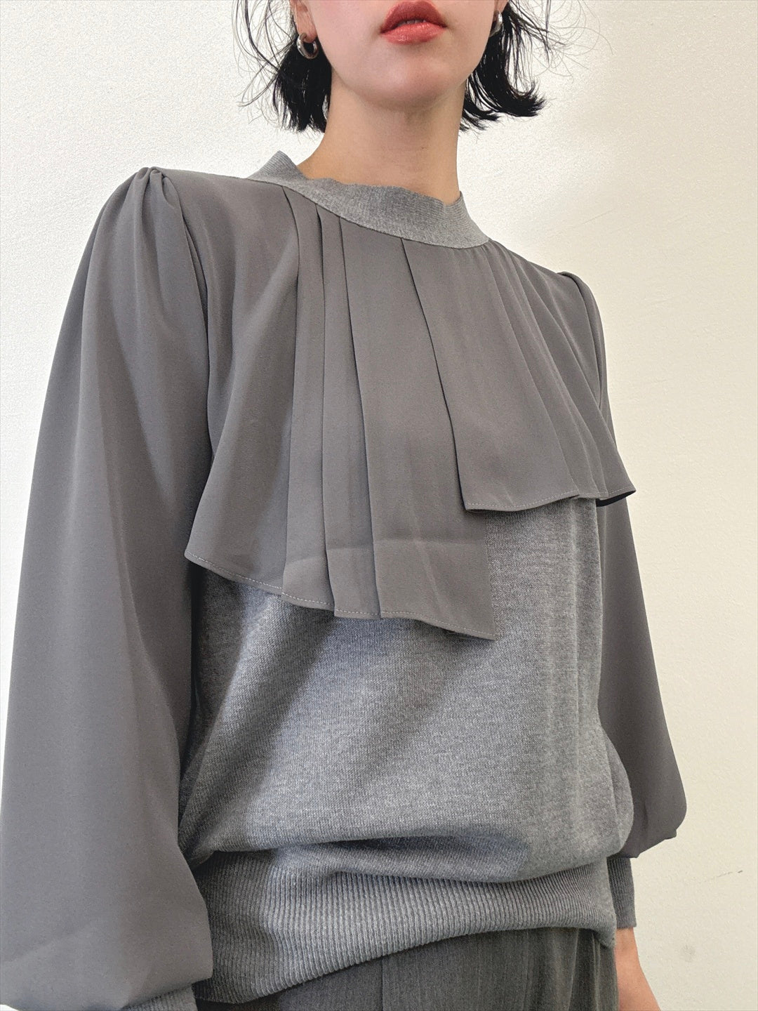 sleeve chiffon back zip knit