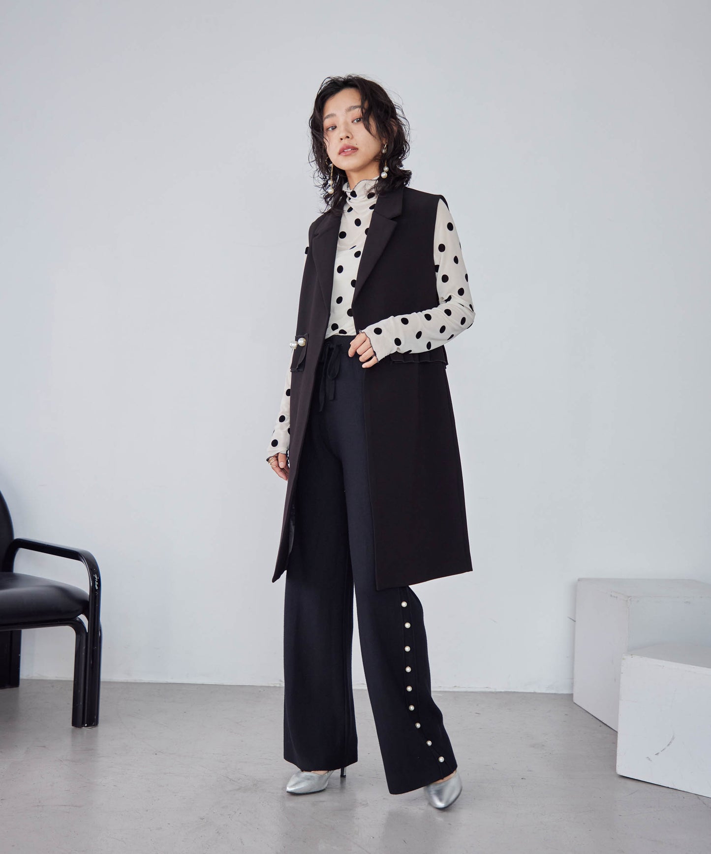 knit pants with side pearls