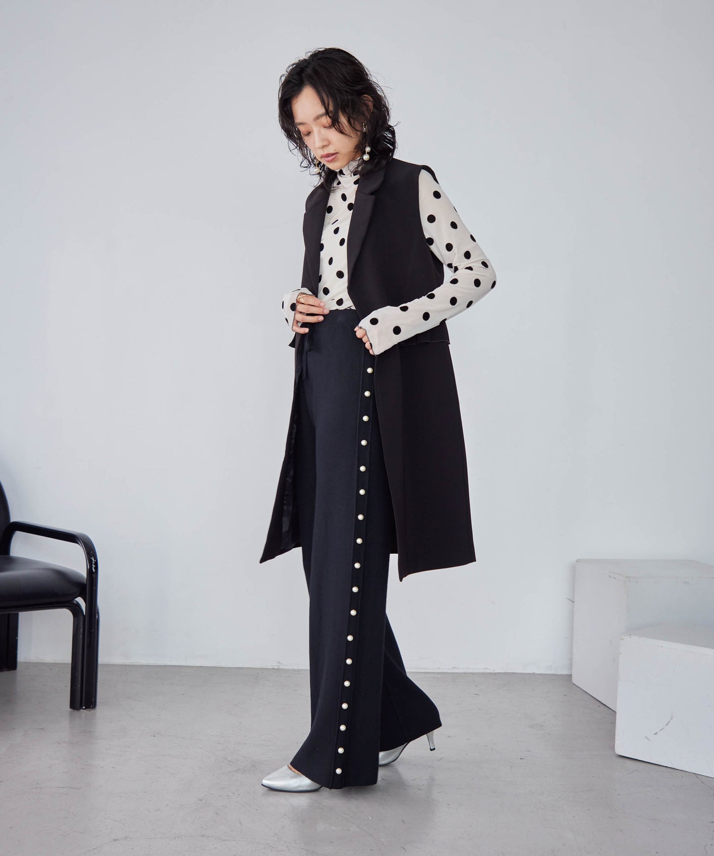 knit pants with side pearls