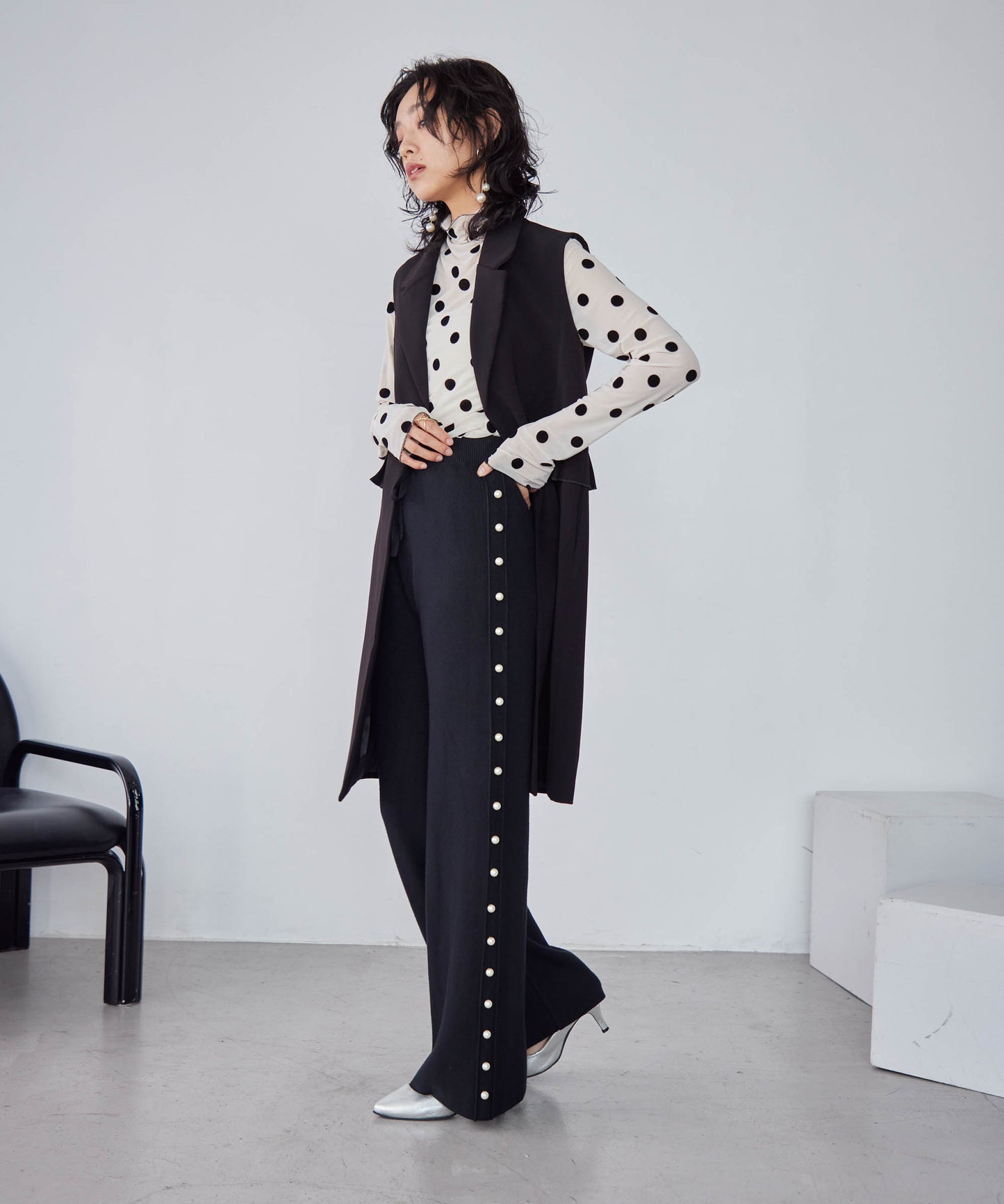 knit pants with side pearls