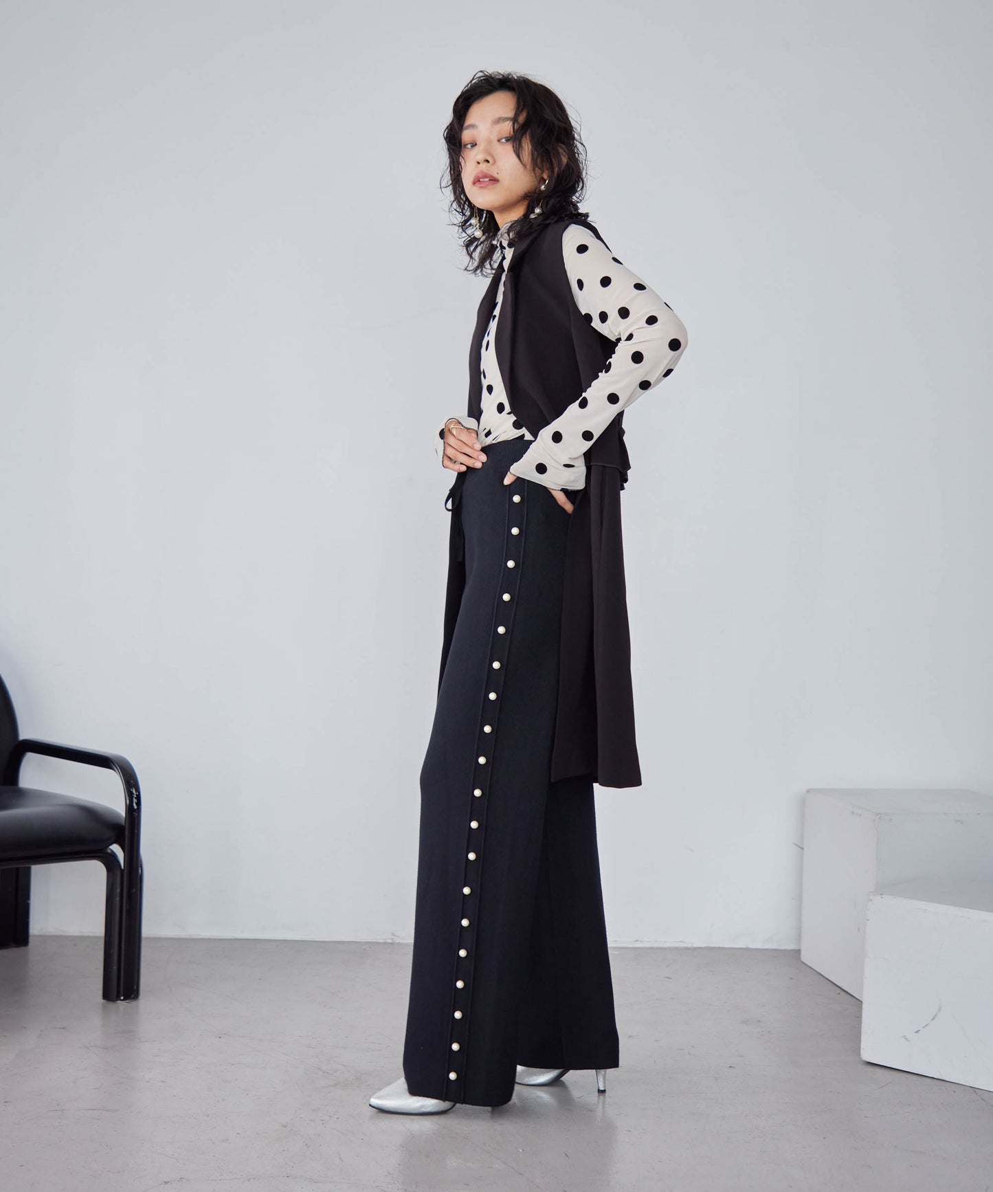 knit pants with side pearls