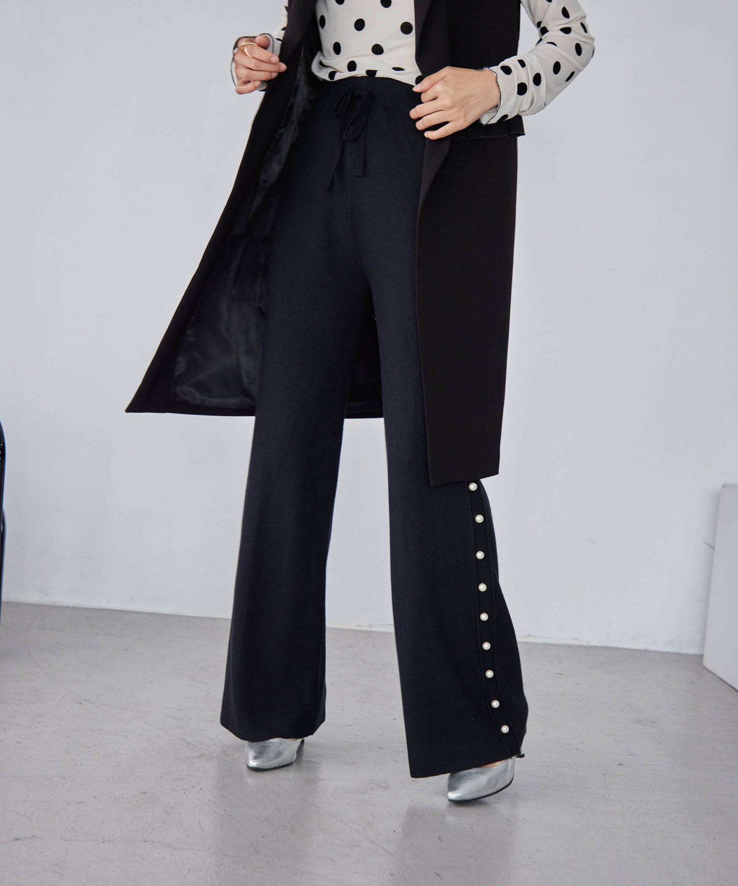 knit pants with side pearls