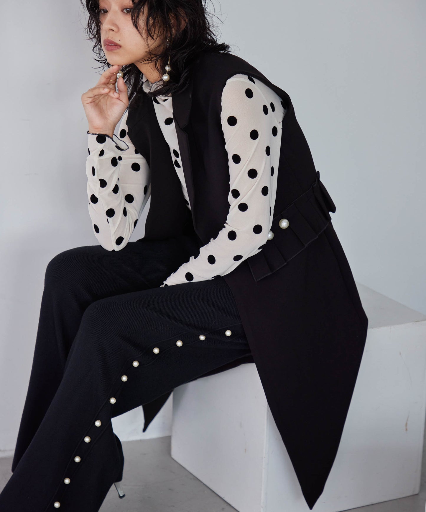 knit pants with side pearls