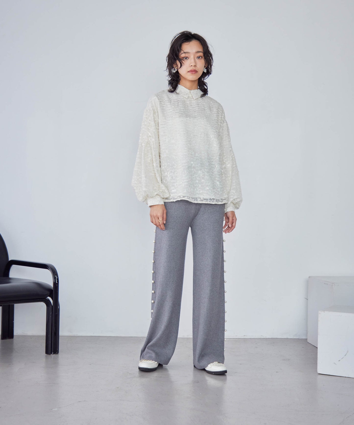 knit pants with side pearls