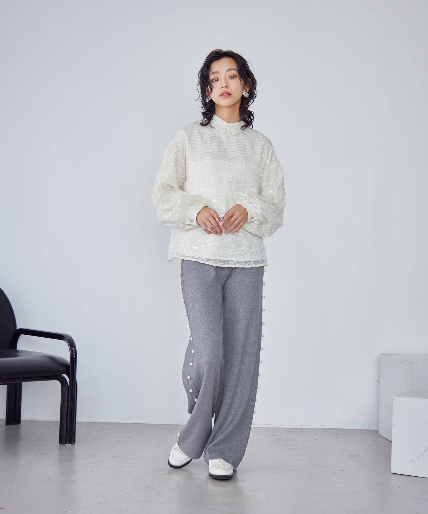 knit pants with side pearls