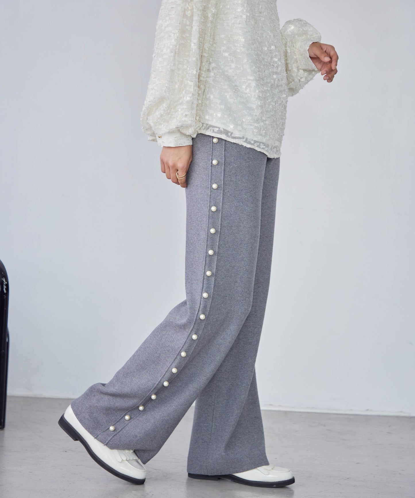 knit pants with side pearls