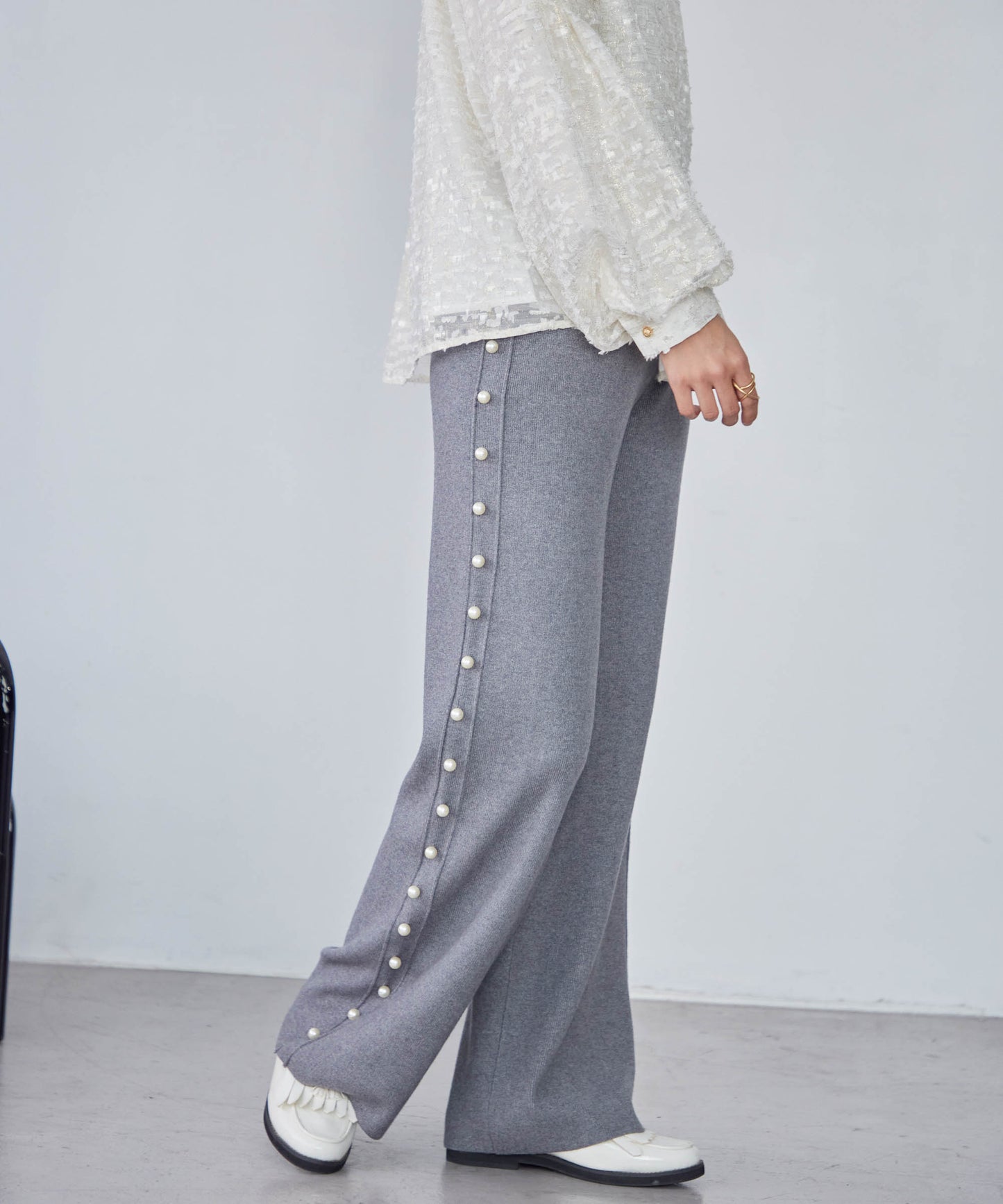 knit pants with side pearls