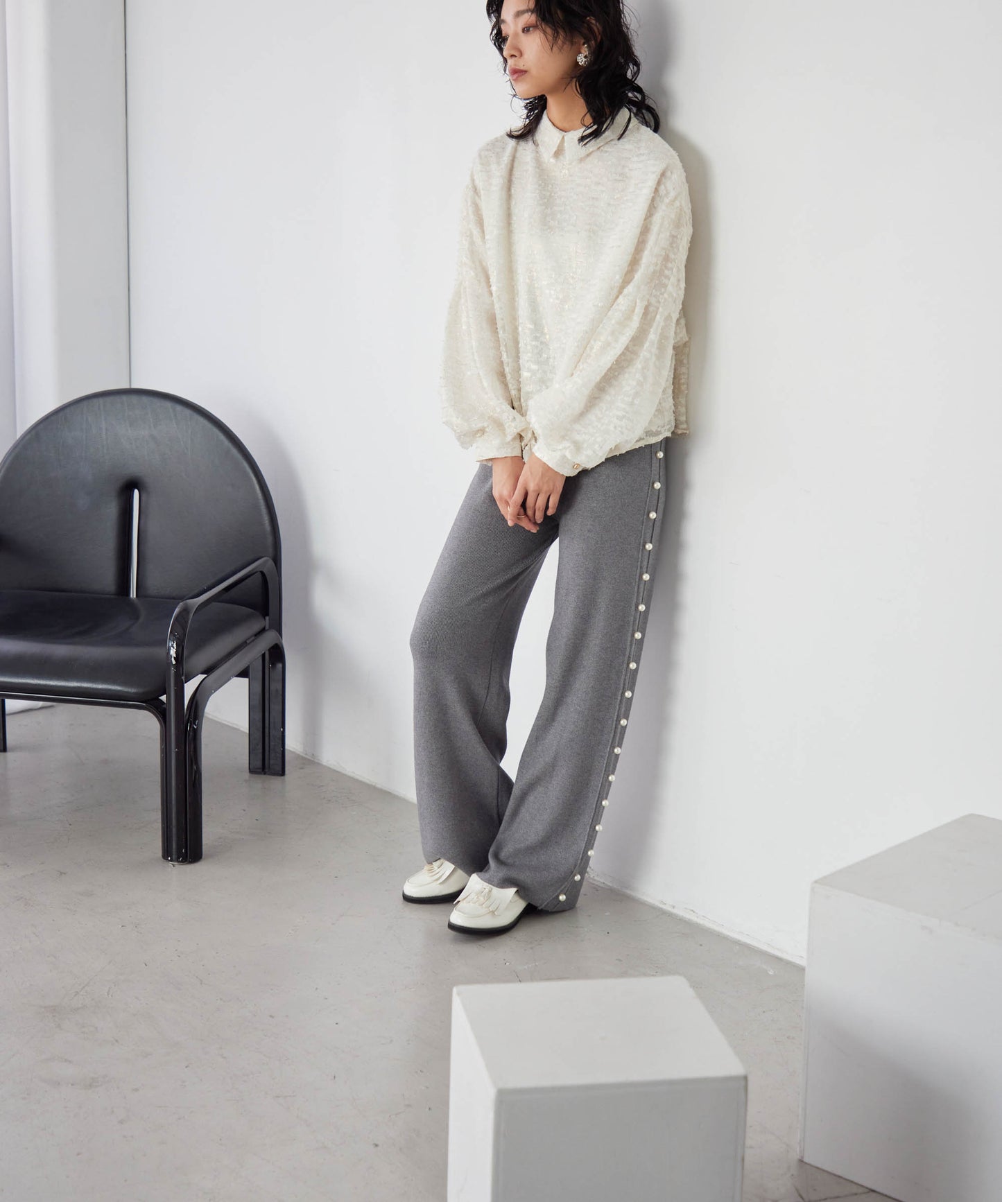 knit pants with side pearls