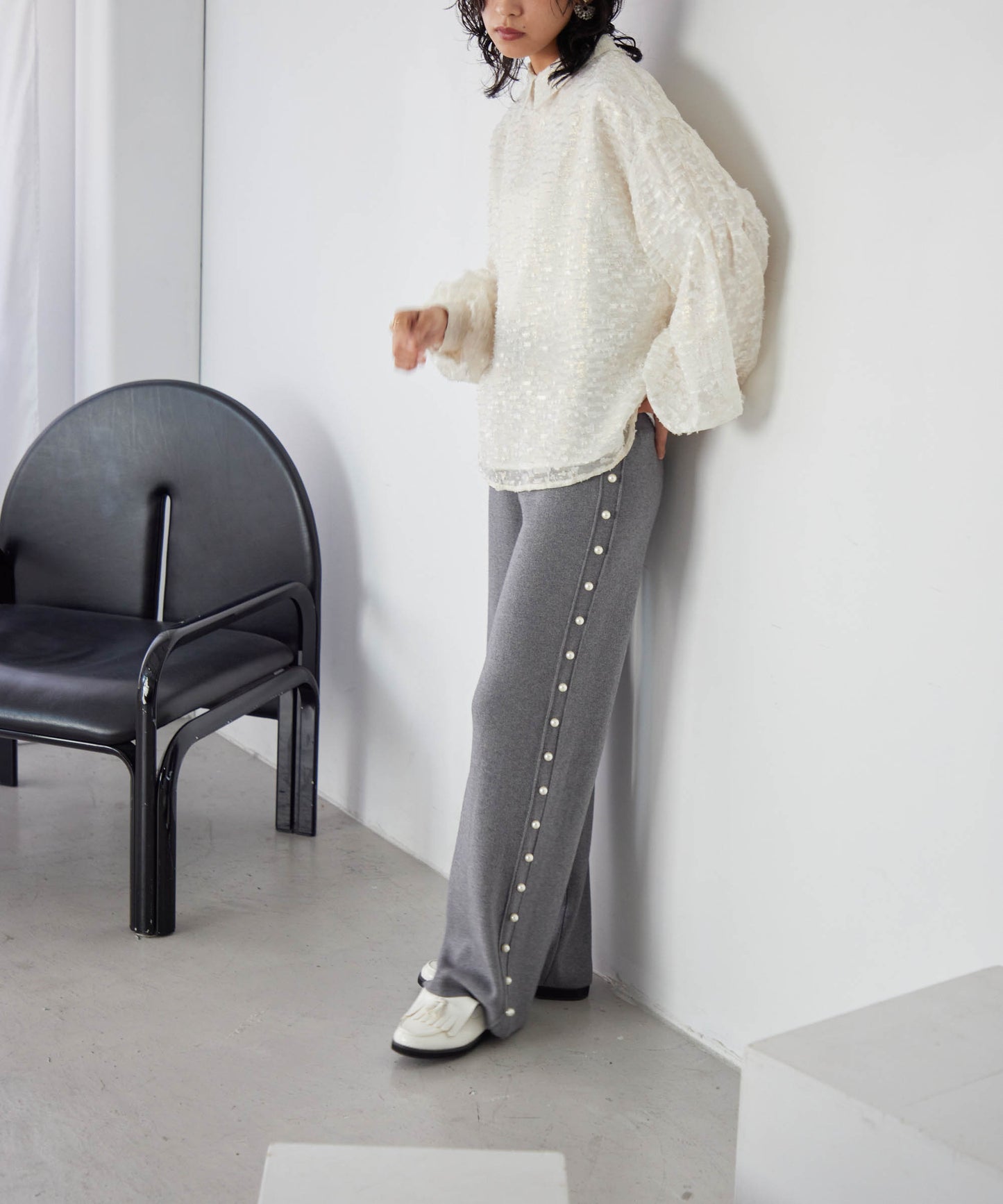 knit pants with side pearls