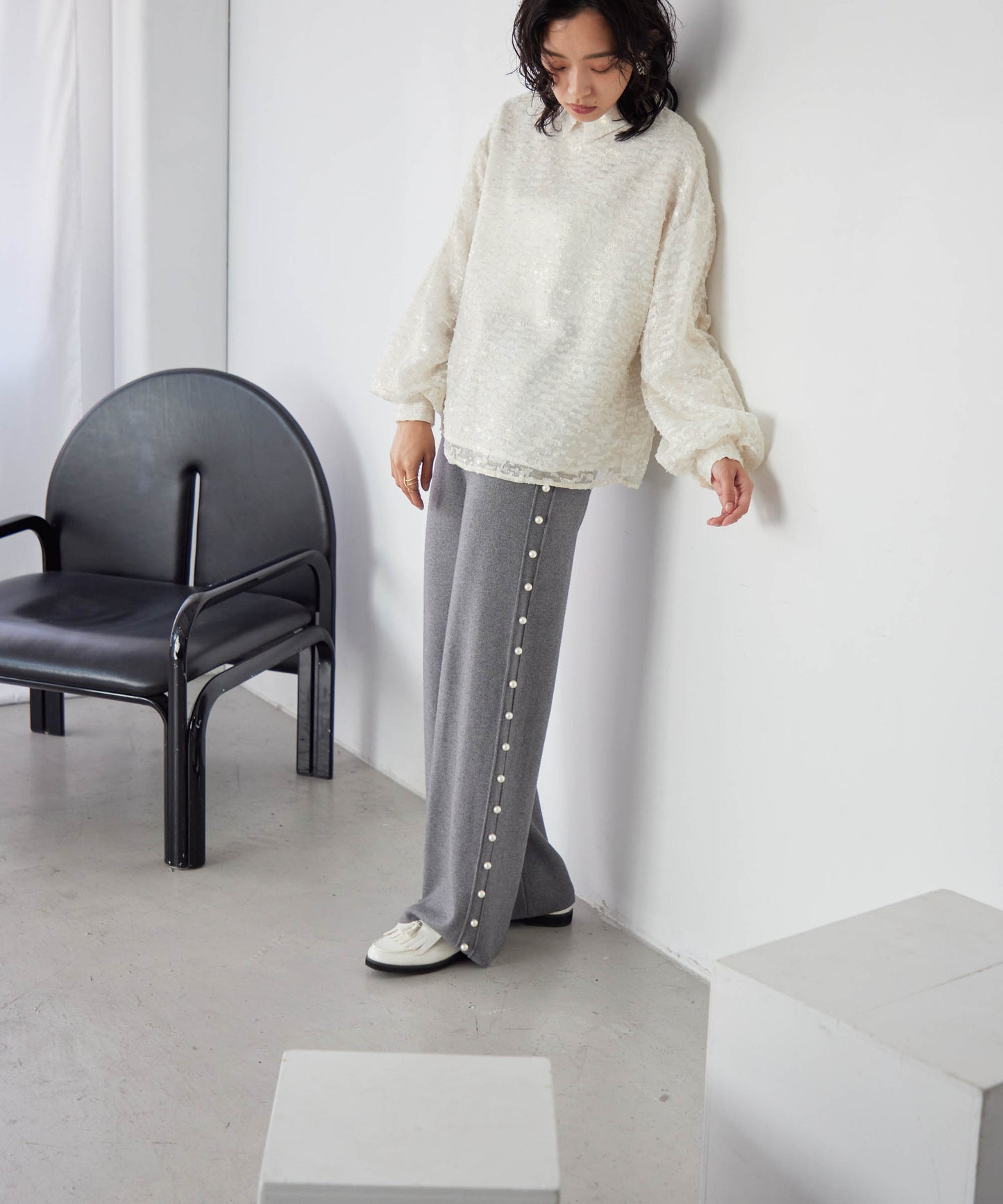 knit pants with side pearls