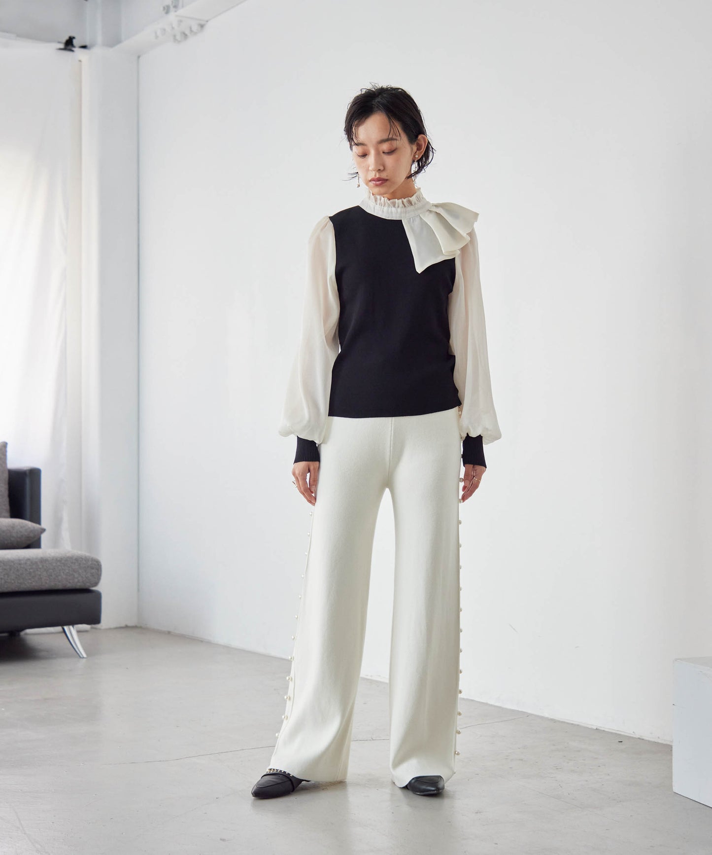 knit pants with side pearls