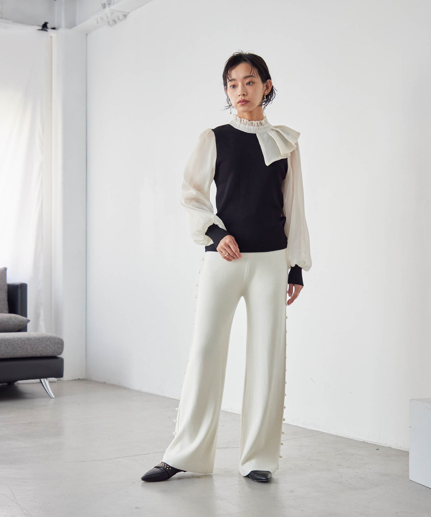knit pants with side pearls