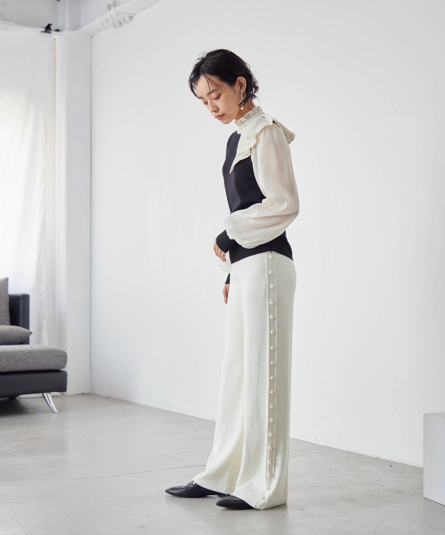 knit pants with side pearls