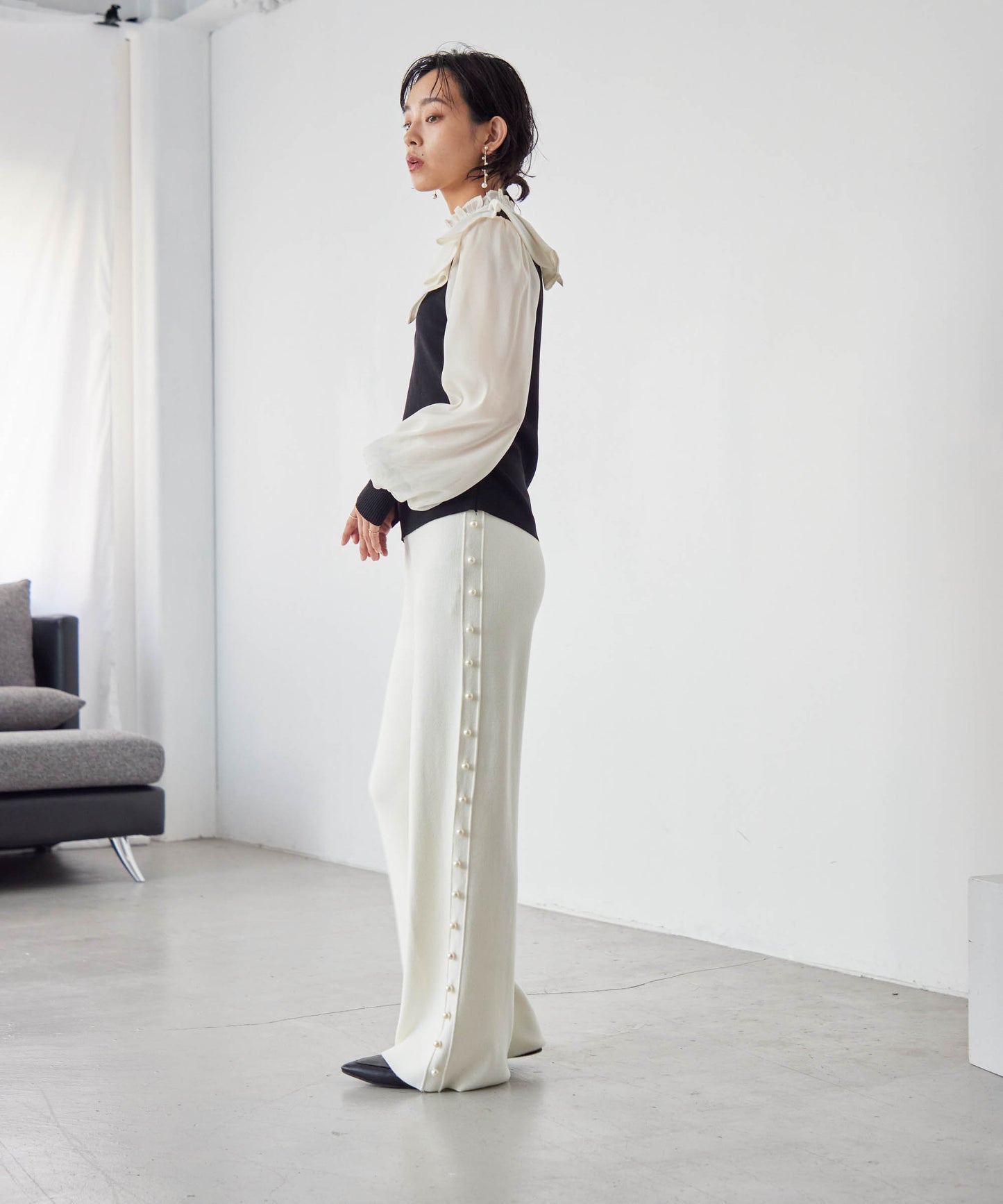 knit pants with side pearls