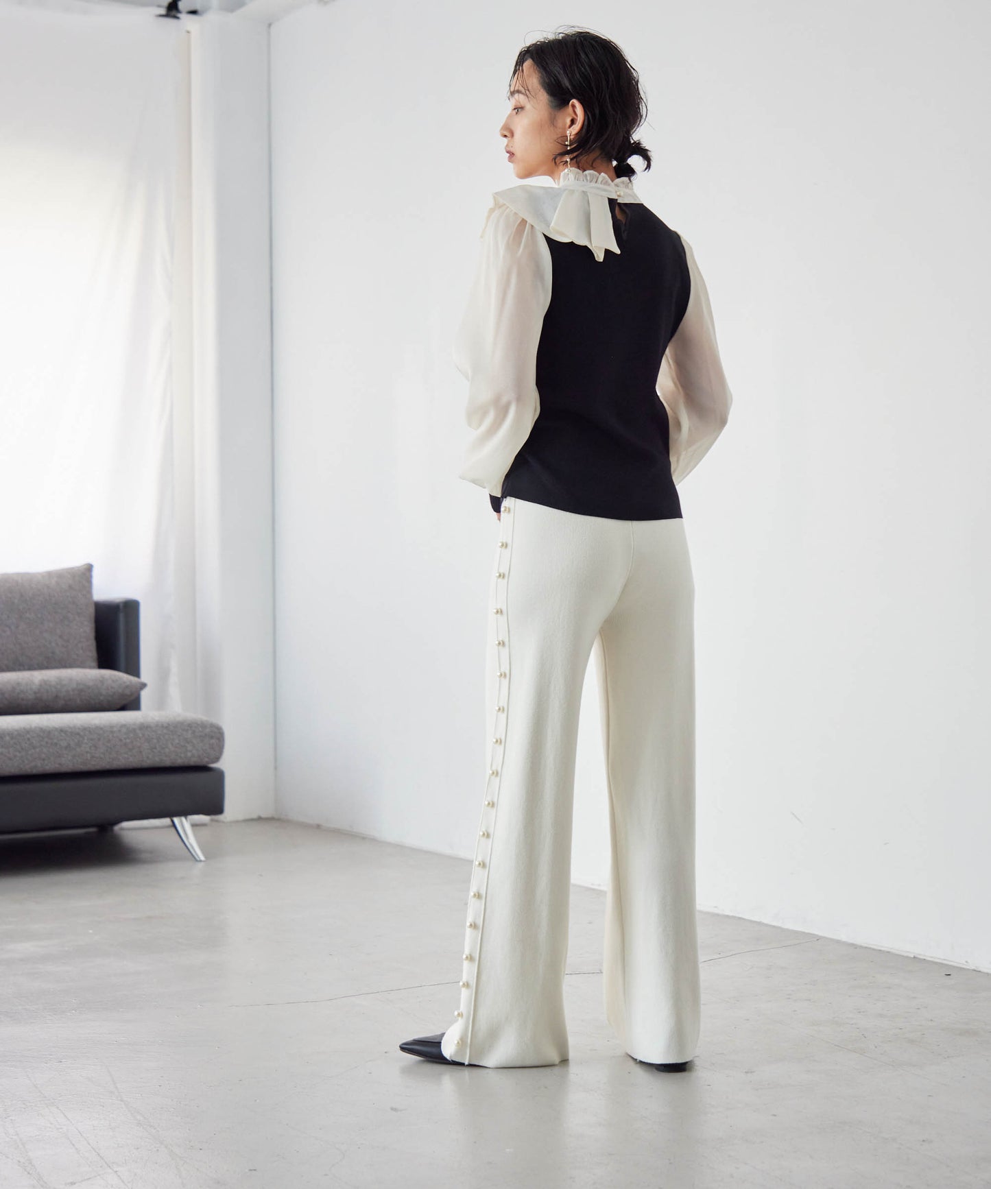 knit pants with side pearls