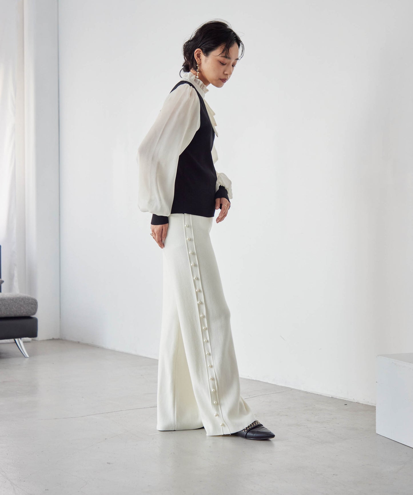 knit pants with side pearls