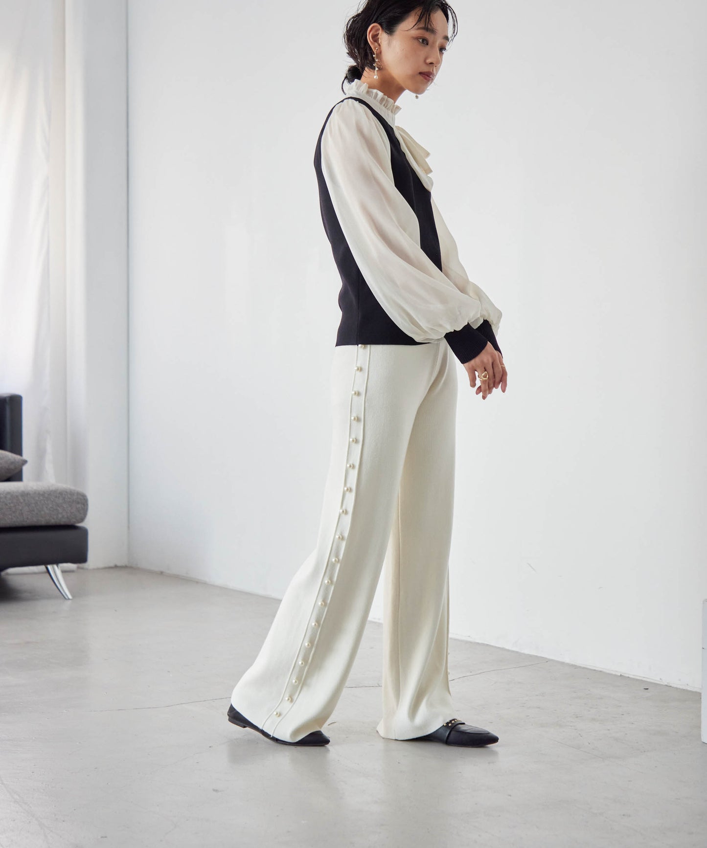 knit pants with side pearls